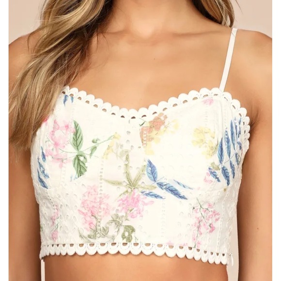 NWT Lulus Size Large Sweet At Heart White Floral Embroidered Top Sleeveless Prep - Picture 1 of 8